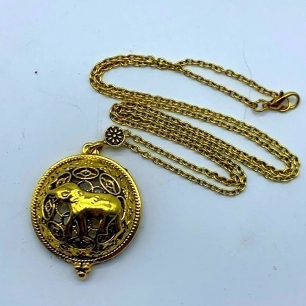 NEW gold fashion elephant magnifying necklace